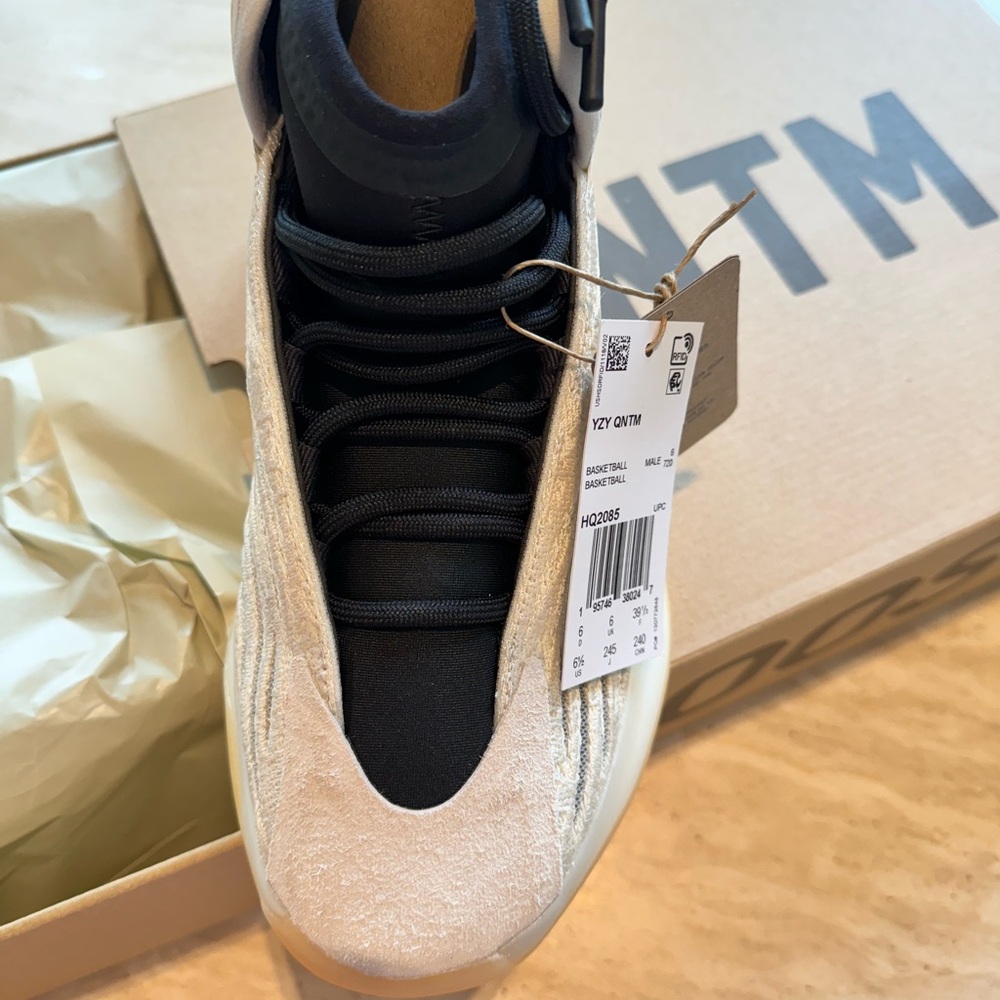 Yeezy Quantum - Picture 6 of 16